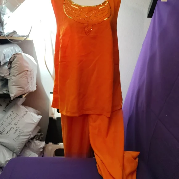 Ashro 3 Piece Set with Embellishments - Picture 2 of 11